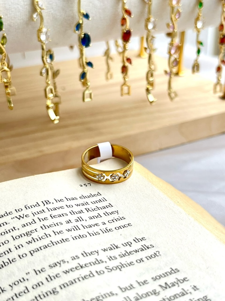 Avelune ring