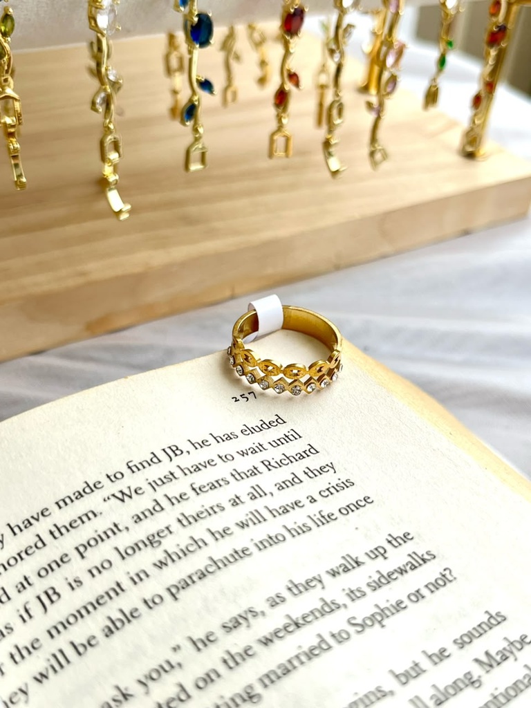 Tavia ring