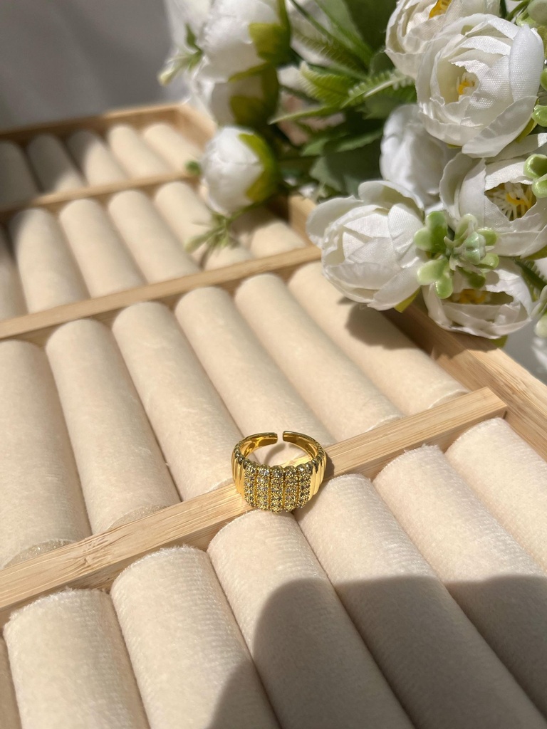 Amaris ring